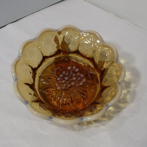 Vintage Fenton Art Glass Amber Opalescent Grape Design Bowl Dish - Picture 7 of 8